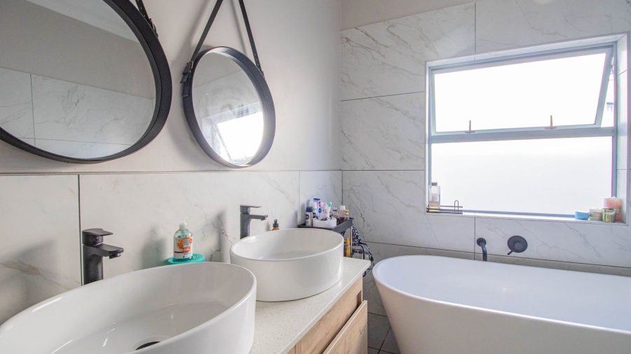 To Let 3 Bedroom Property for Rent in Blue Lagoon Western Cape